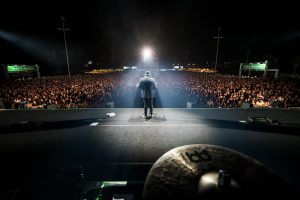 Kutxi frente a la multitud de Murcia